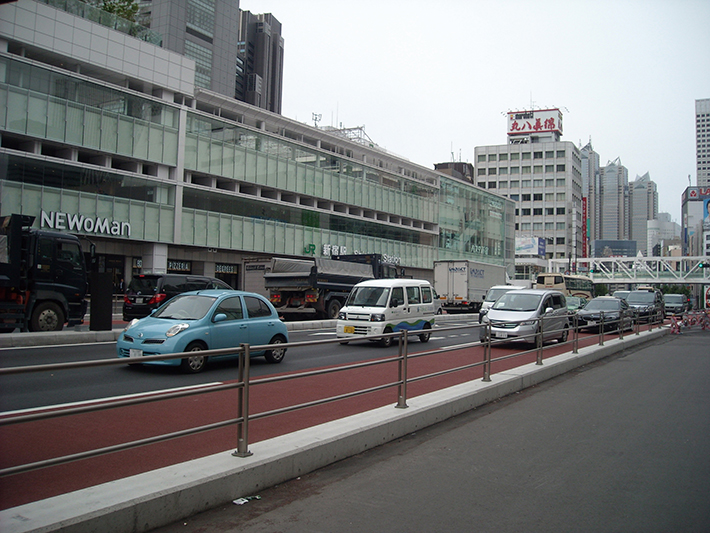 バスタ新宿外観